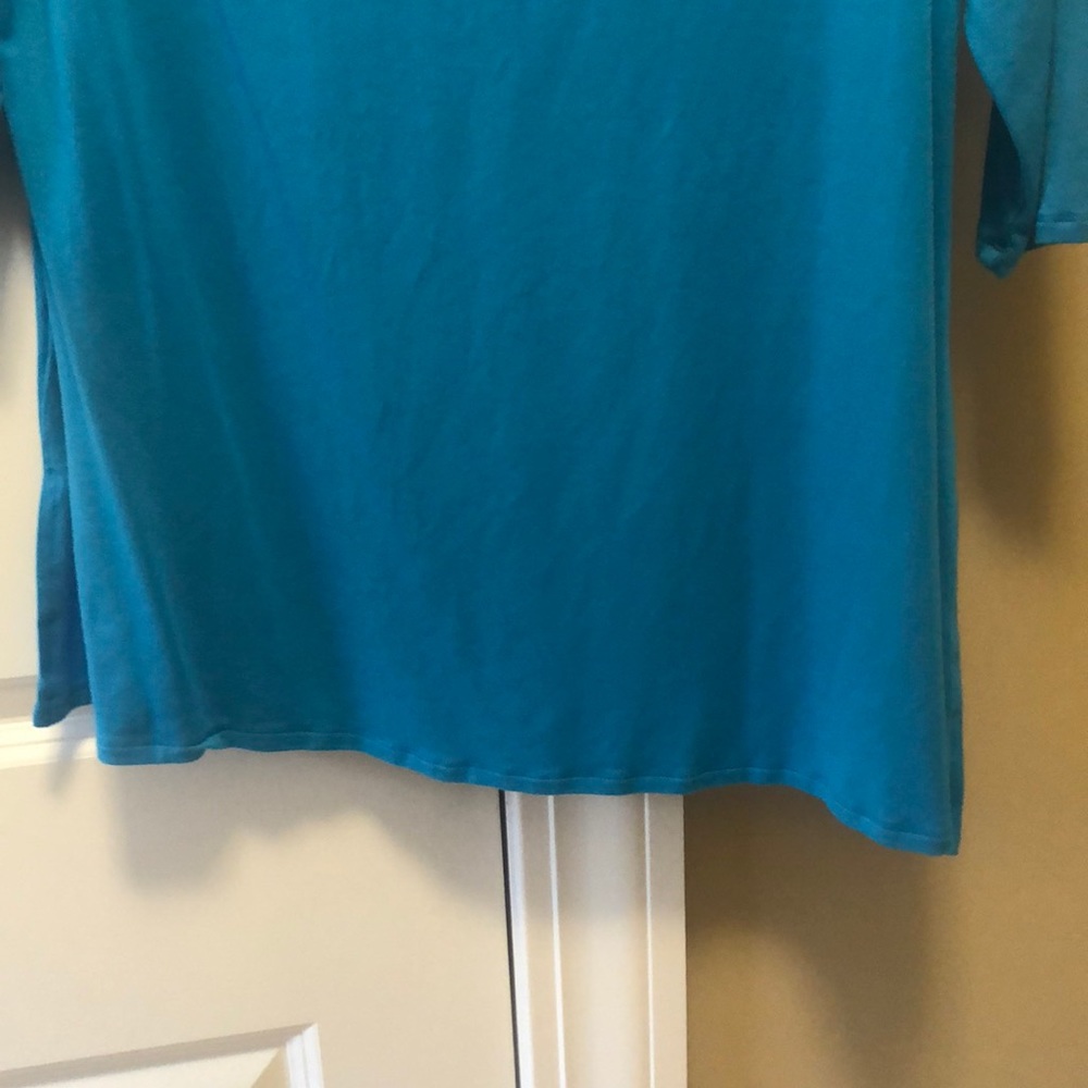Beautiful Turquoise Top - Picture 4 of 5